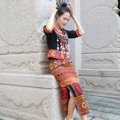 Pakaian Hainan Li Brocade Etnik Li yang Cantik
