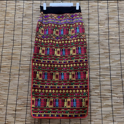 Pakaian Hainan Li Brocade Etnik Li yang Cantik